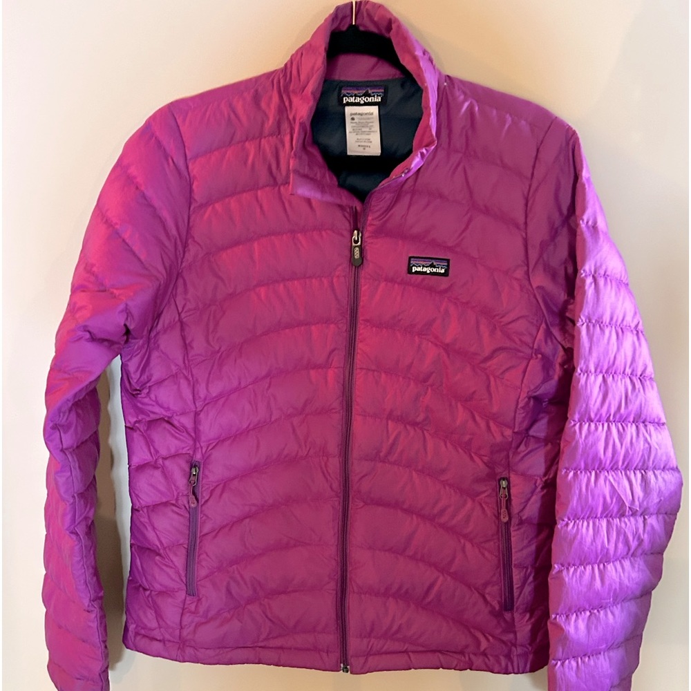 Patagonia women’s size M light weight puffer jacket.